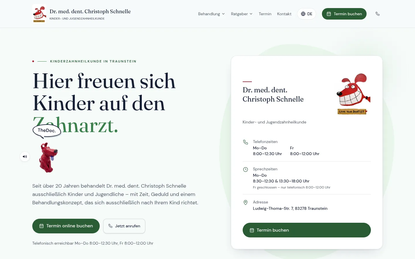 Neue Website der Kinderzahnarztpraxis Dr. Schnelle am Rechner
